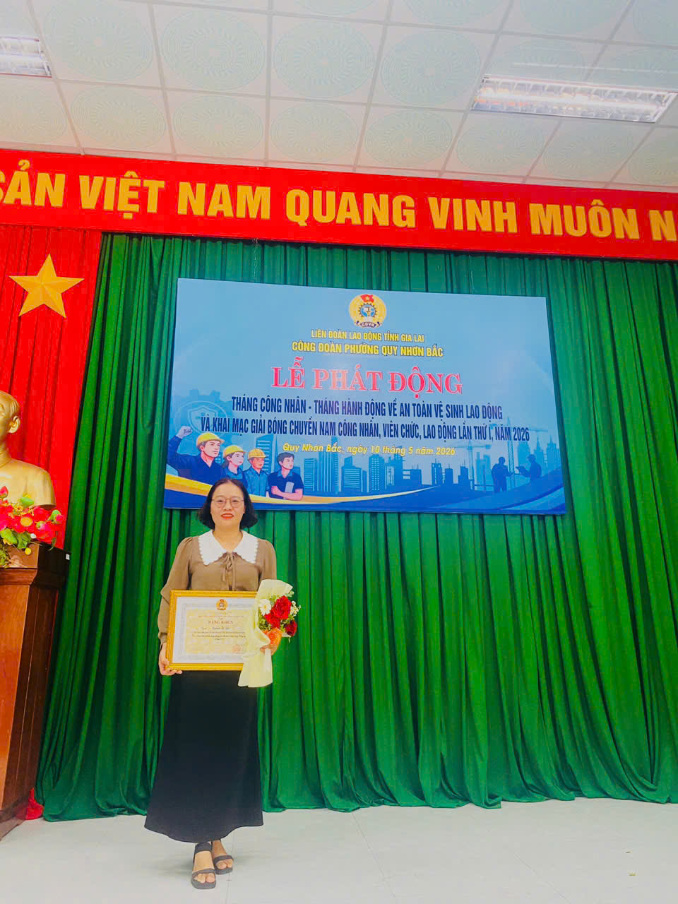 Đoàn viên Công đoàn cơ sở Bệnh viện Tâm thần Quy Nhơn Nguyễn Thị Yến vừa vinh dự được Ban Chấp hành Liên đoàn Lao động tỉnh Gia Lai tặng Bằng khen vì đã có thành tích xuất sắc trong phong trào thi đua và hoạt động Công đoàn năm 2025